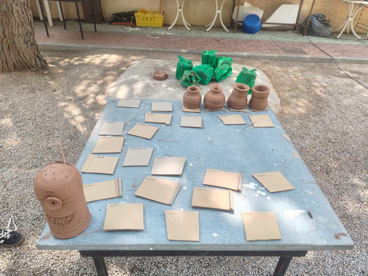 Taller de alfarería en 4 de Educación Primaria, aprendiendo a moldear arcilla en el torno #somosfuturo