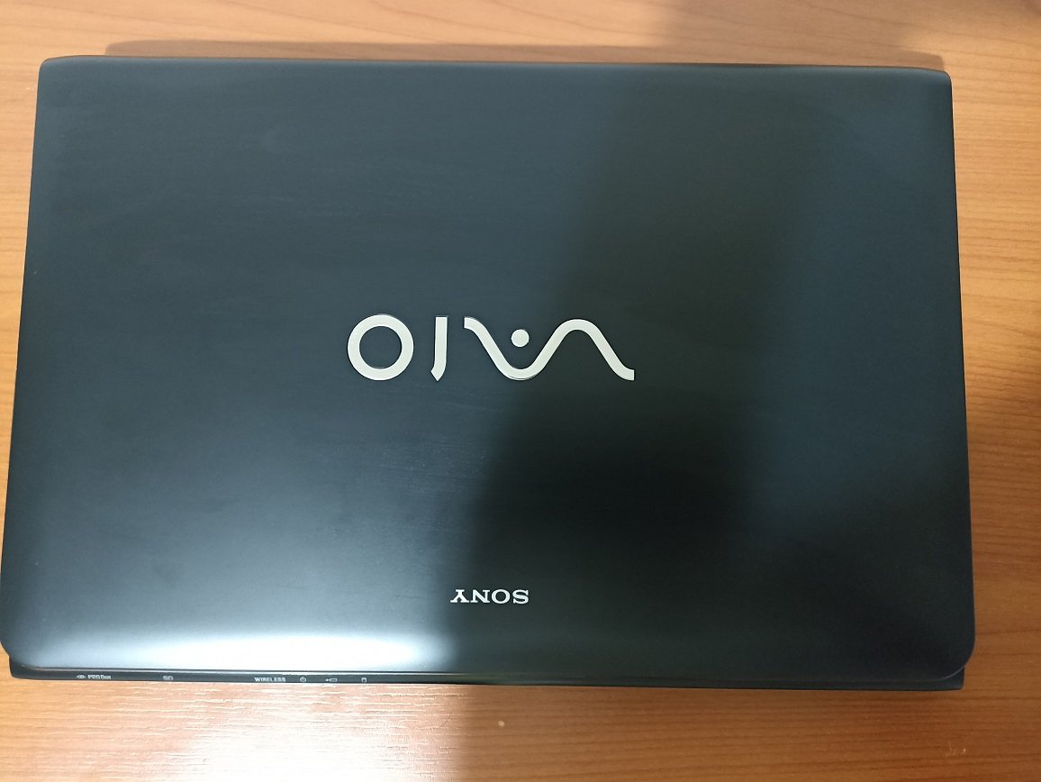 Vaio Sony 

Ahhhh this Lappy suffer for my hand 😭😭😭. Ahhh God is faithful ooo chaii.

Funny how the laptop didnt spoil I sold it at a ridiculous price 😭😭. If I had knew I wouldn't have. This laptop did something for me I no go lie