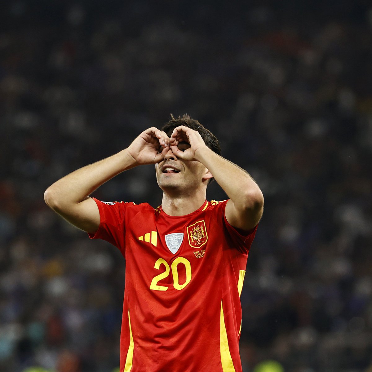 _BeFootball's tweet photo. 🚨 Pedri 🇪🇸 :

« 𝗣𝗹𝘂𝘀 𝗷𝗲 𝘁𝗼𝘂𝗰𝗵𝗲 𝗹𝗲 𝗯𝗮𝗹𝗹𝗼𝗻, 𝗺𝗶𝗲𝘂𝘅 𝗷𝗲 𝗺𝗲 𝘀𝗲𝗻𝘀. » https://t.co/uAJ8eraZc4