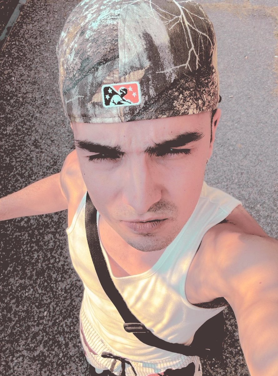 𝓑𝔬𝔯𝔧𝔞`• tweet media