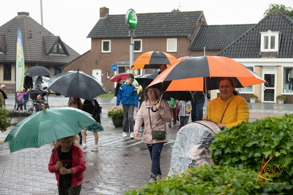 Foto's #avondvierdaagse donderdagavond. #Doornspijk online #avond4daagse <a href="/OldebroekNet/">Oldebroek.net</a> <a href="/LocoMediaGroep/">Loco Media Groep</a> <a href="/LOE_nieuws/">LOEmedia</a> <a href="/RTVNunspeet/">RTV Nunspeet</a> atvfoto.nl/portfolio-item…