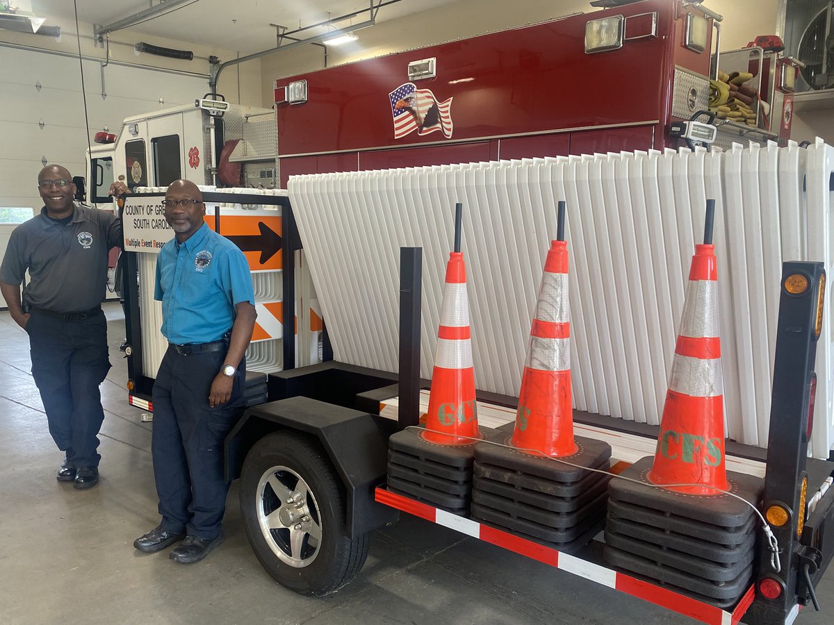TheoLane13's tweet image. Last years barricade trailer #PublicSafety grant to @ScGwd was key in #HurricaneHelene response…. But today we award $15k to EmergencyMgmt division to fund a #SwiftWater recovery boat. Congratulations on identifying needs that will better protect @DukeEnergySC customers.