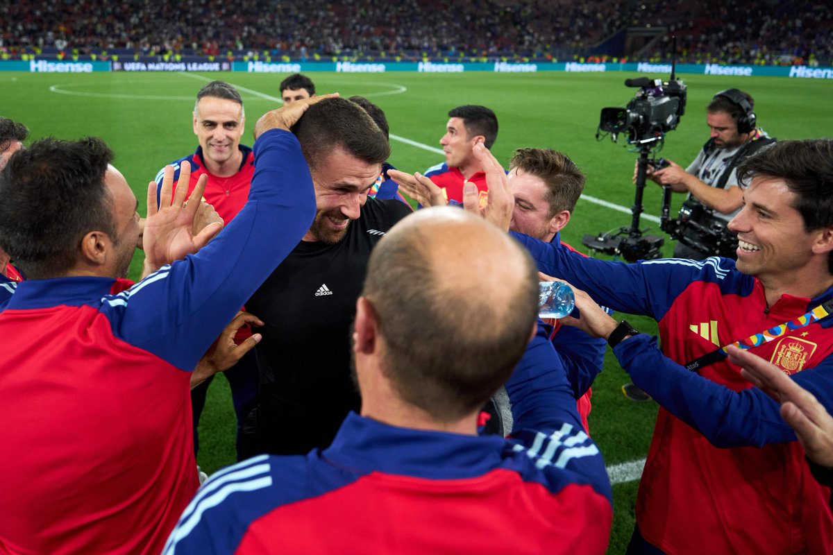 Normal que le feliciten.

#VamosEspaña | #NationsLeague