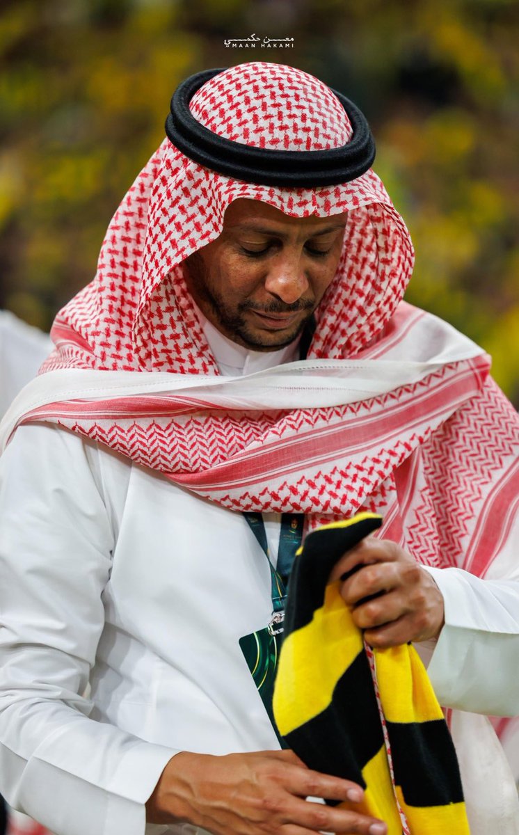 احترام كبير لـ الأستاذ لؤي مشعبي..

استلم رئاسة الاتحاد في وقت حرج جدًا؛ استلم المهمة في وقت صعب؛ ولكن كان رجل وتحمل المهمة

قاد الاتحاد لسنة عظيمة داخل وخارج الملعب..

انتصارات داخل الملعب، وهدوء تام خارج الملعب

جاء بهدوء؛ حقق بطولتين؛ ورحل بهدوء ومحبة الجمهور

احترام 🫡💛