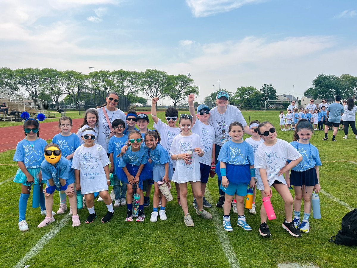 MissRinck's tweet photo. 9E Field Day🏆🍉 We had the BEST day ever with the BEST class ever💙🤍 @School9E https://t.co/V8DVGIHHPc