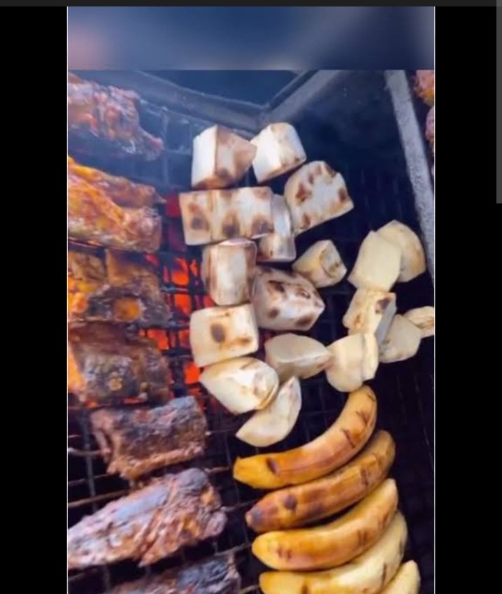 call_mhe_sassy's tweet image. 🌟Craving Something Delicious? Look No Further! 🌟
Come indulge in mouth-watering Auchi Bole & Fish straight off the grill, designed to fill your taste buds without breaking the bank this Salah! 🔥🍴
We offer a variety of scrumptious pocket friendly options 💃💃💃
