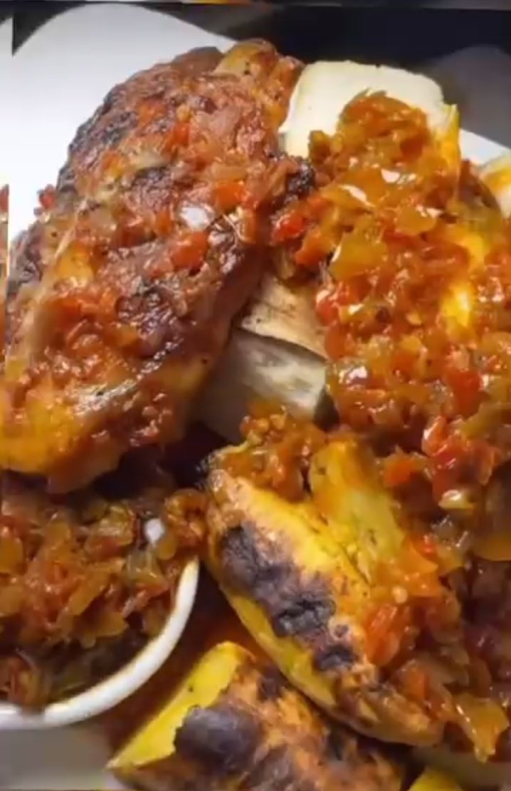 call_mhe_sassy's tweet image. 🌟Craving Something Delicious? Look No Further! 🌟
Come indulge in mouth-watering Auchi Bole & Fish straight off the grill, designed to fill your taste buds without breaking the bank this Salah! 🔥🍴
We offer a variety of scrumptious pocket friendly options 💃💃💃