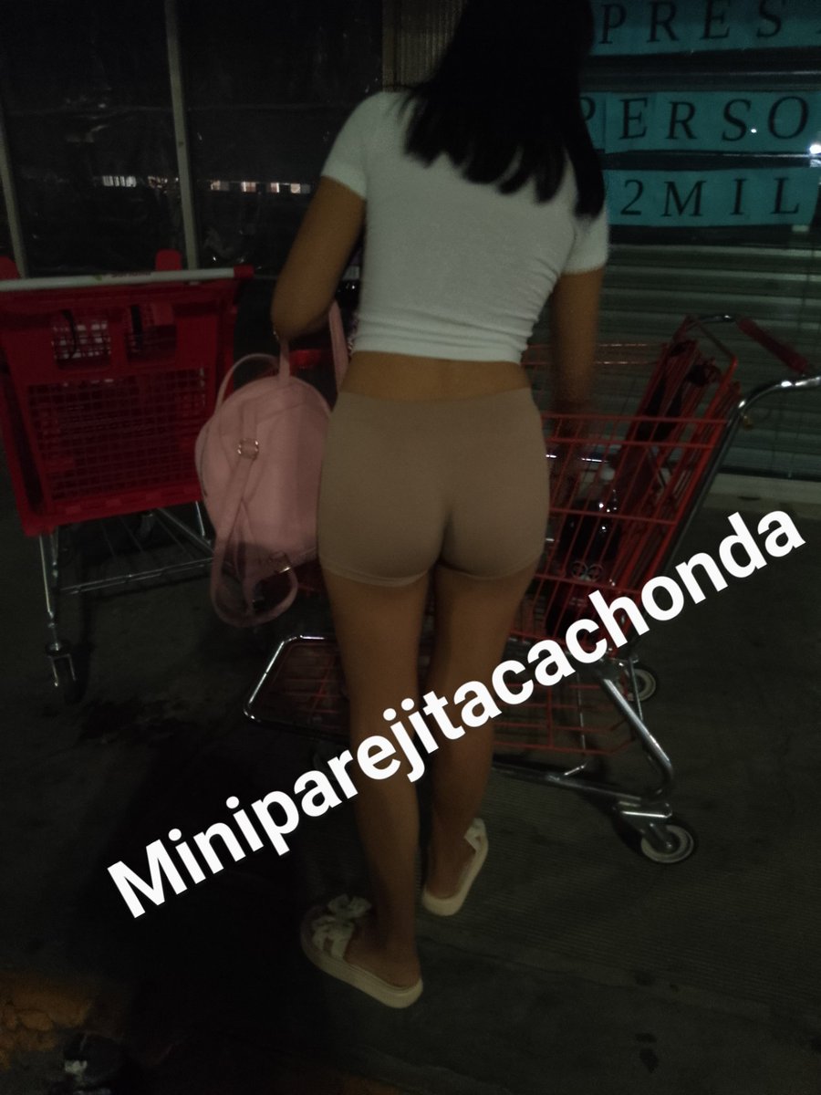 Miniparejitaca1's tweet photo. Como olvidar ese dia que todos miraban las tetitas y el culito de mi esposa ,obio no llevaba brasier con blusita blanca y solo un hilito con ese shorsito de likra https://t.co/rGtFAqR99s