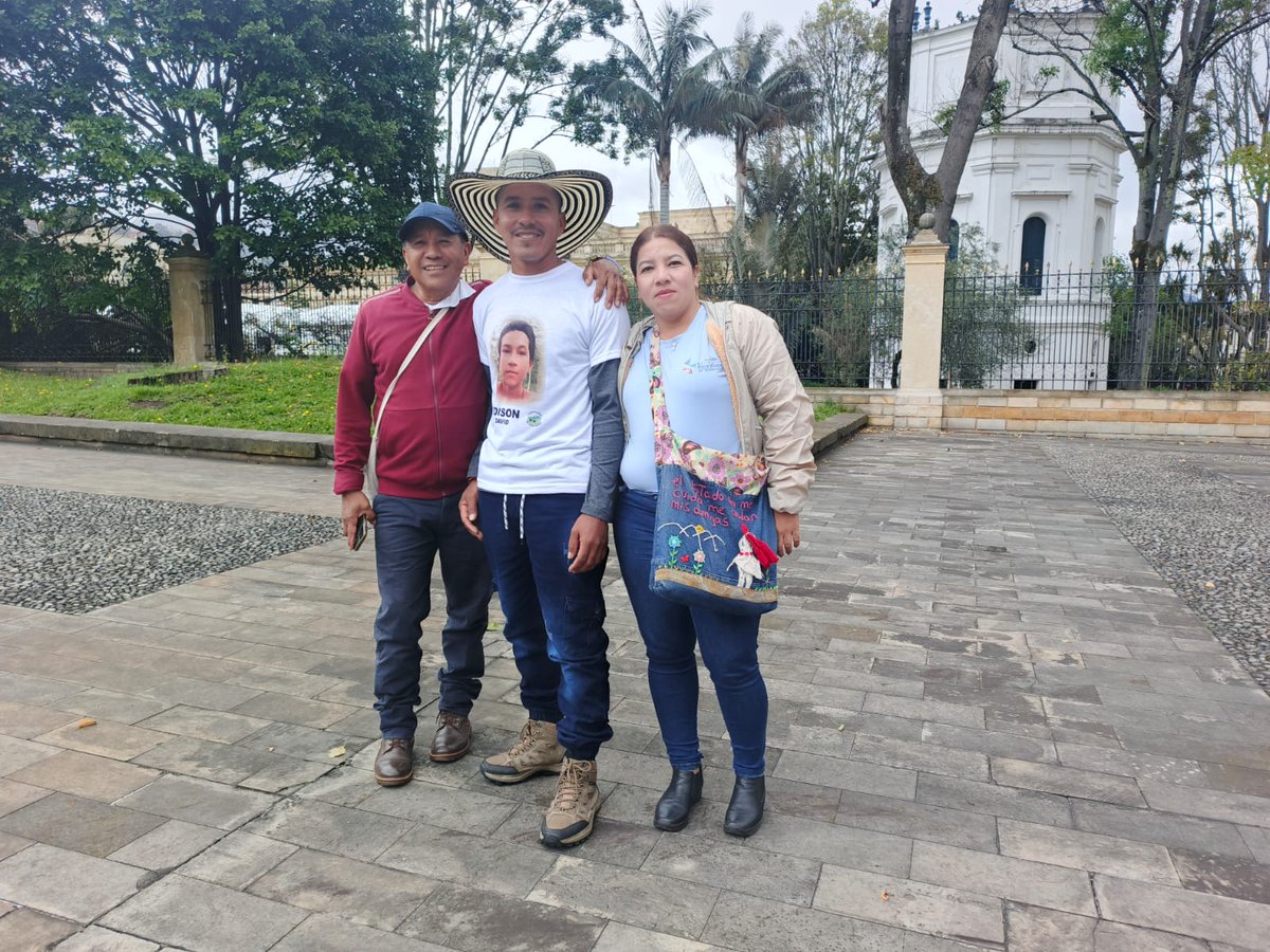 ✨ El Movimiento Ríos Vivos participó en el acto de perdón de la Comunidad de Paz.
Un encuentro de memoria, dignidad y esperanza. 🌱✊🏽
#RíosVivos #ComunidadDePaz #PerdónYMemoria