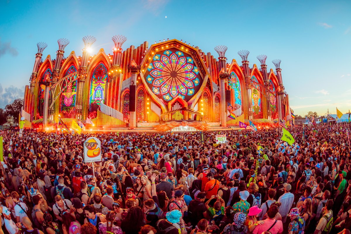 Close your eyes… it's sunset at Tinker Field, you’re surrounded by your friends and friendly Headliners, the bass is shaking the ground, your favorite song is in the air... this is bliss. 🌴🎶
Just 6 more months until we’re home at #EDCOrlando! ✨🫶