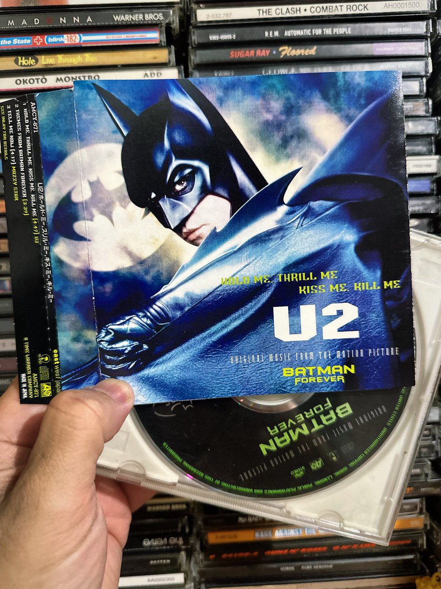 Há cravados 30 anos atrás, o <a href="/U2/">U2</a> lançava “Hold Me, Thrill Me, Kiss Me, Kill Me” 💿 #Londrina #Brasil #U2 #BatmanForever #HoldMeThrillMeKissMeKillMe #tbt #throwback #throwbackthursday
