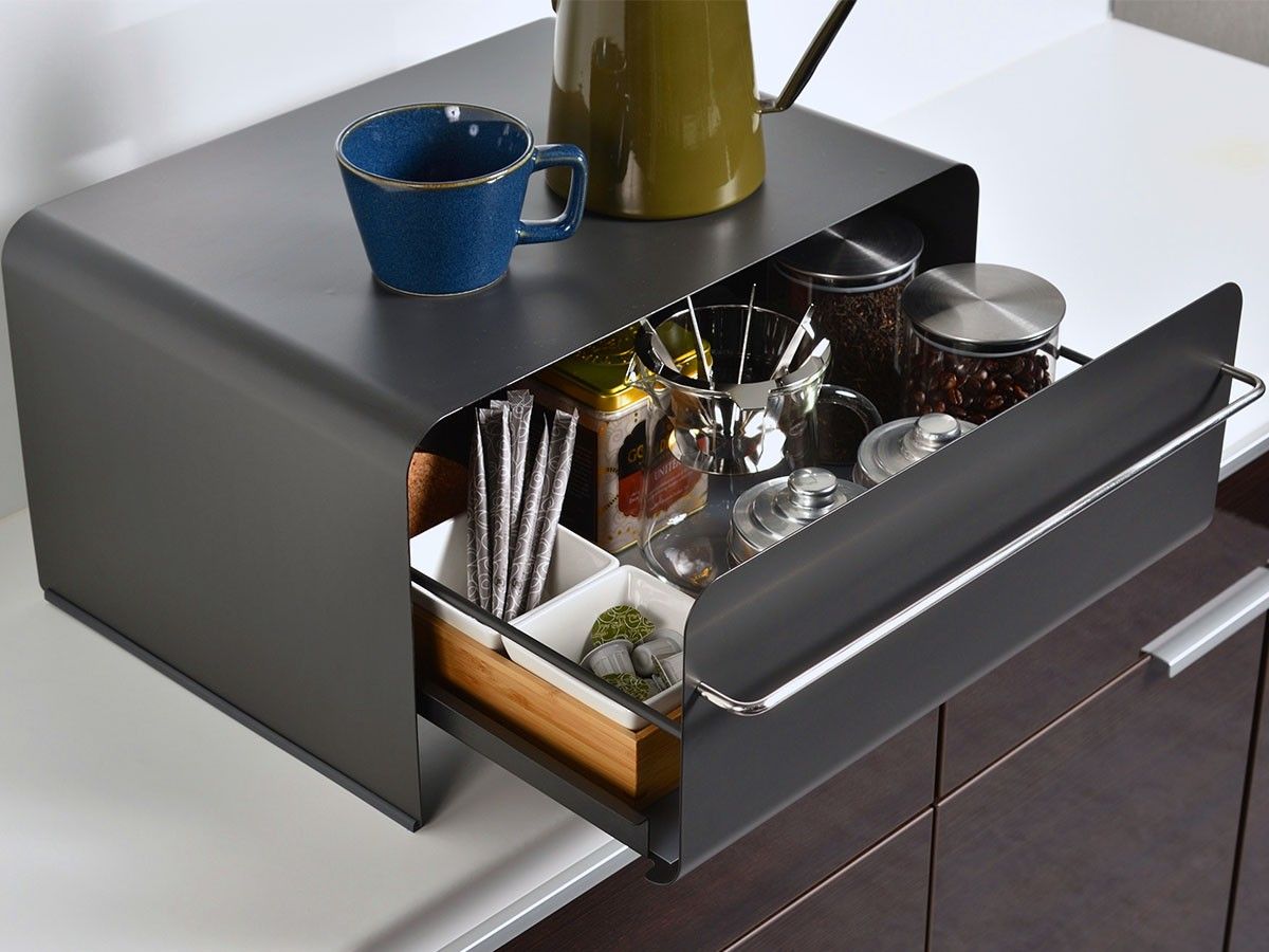 FLYMEeJP's tweet image. 食パンや瓶、小物をまとめて収納し、キッチンまわりを整理整頓できるブレッドケース。スムーズに開閉できる引出し式で、必要な時にさっと取り出せます。
#キッチン収納 #パン派 #調味料入れ
flymee.jp/product/119562/