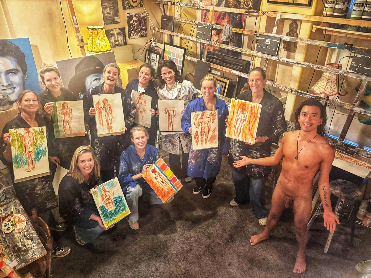 It's always a pleasure to model for a group
#cfnm #lifemodel