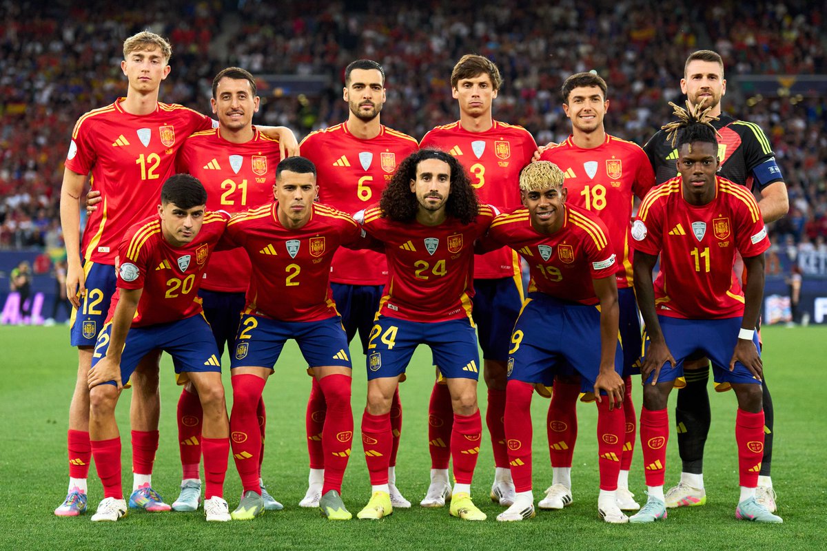 ¡Lo dimos todo por esta camiseta, por esta gente! ¡Ahora, a por la final! ¡Vamos España! 🇪🇸 #NationsLeague