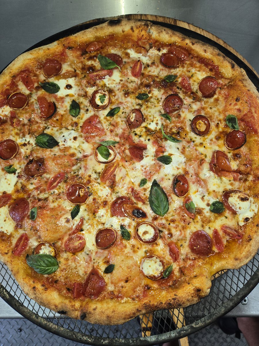 Pizza Shark tweet media