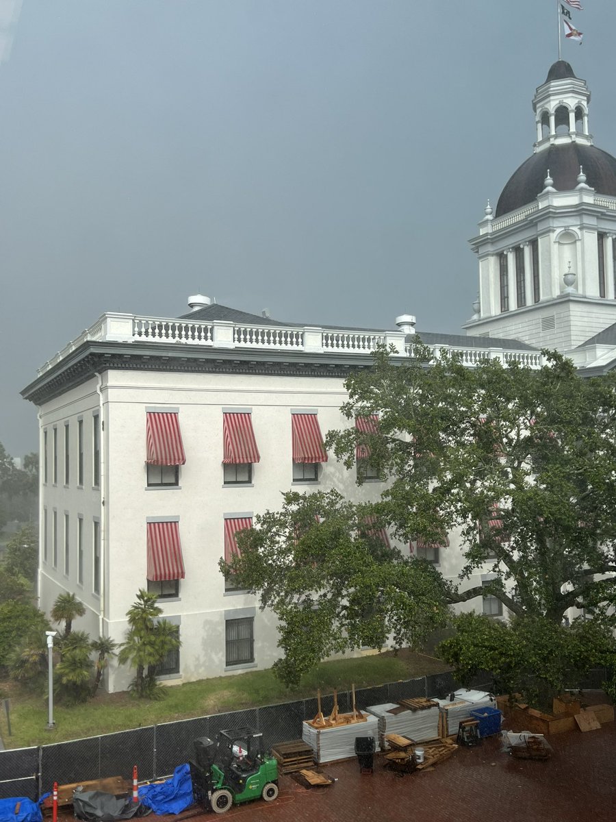 CHunschofsky's tweet image. Budget negotiations and bad weather in Tallahassee right now…