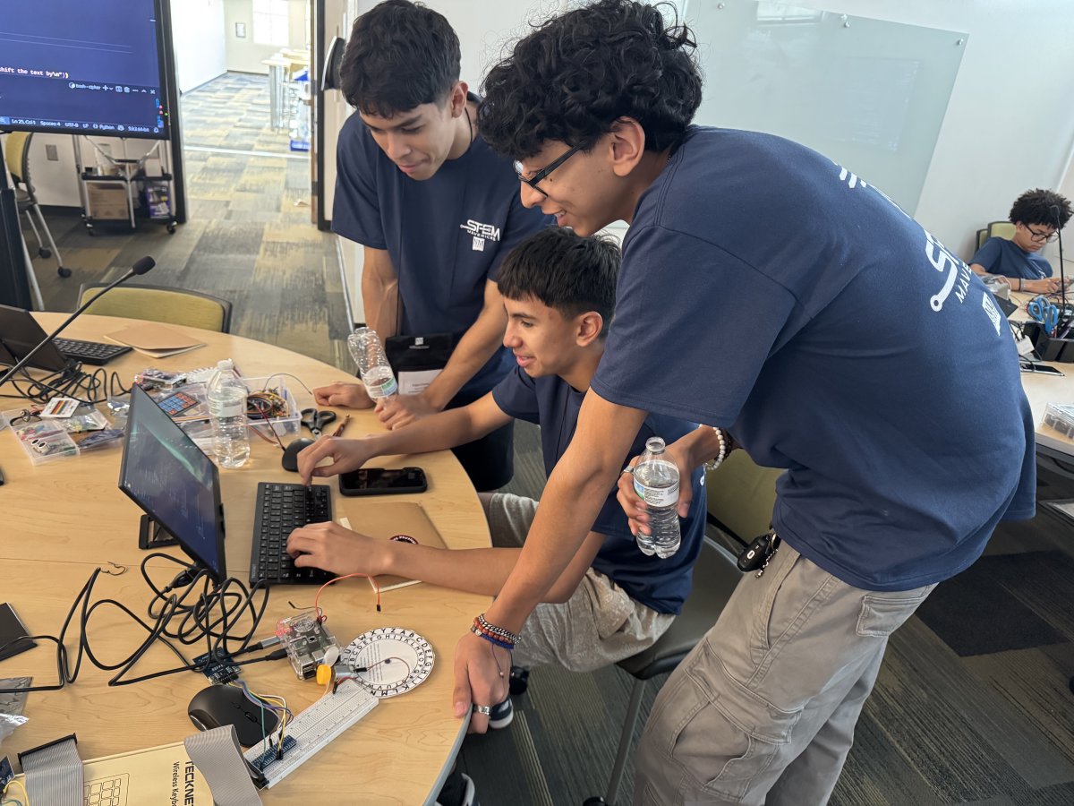 PSLNMState's tweet image. On Day 4 of STEM Mavericks, students ventured into the world of “Defense Against the Dark Arts” — cybersecurity — where they explored network reconnaissance, cryptography, and cybersecurity best practices @dodcdao
@LCPSnet @NMSU_engineer @gadsdenisd_NM