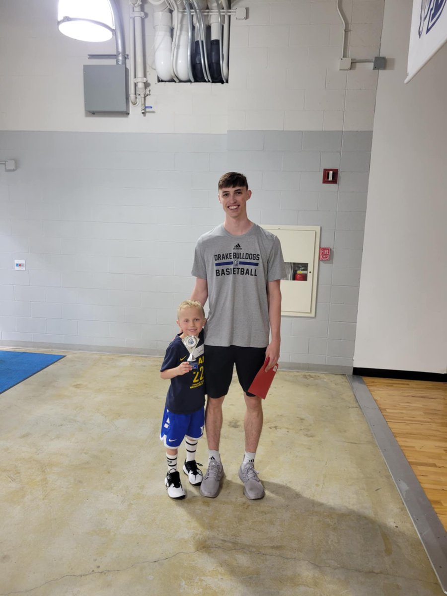 DrakeFanTarren's tweet image. What an awesome week at @DrakeBulldogsMB camp! My K-2 team won the tournament today (great teamwork)! 🏅 I had such a great time meeting new teammates, coaches, and making new friends. See you at the Knapp soon! 🐶