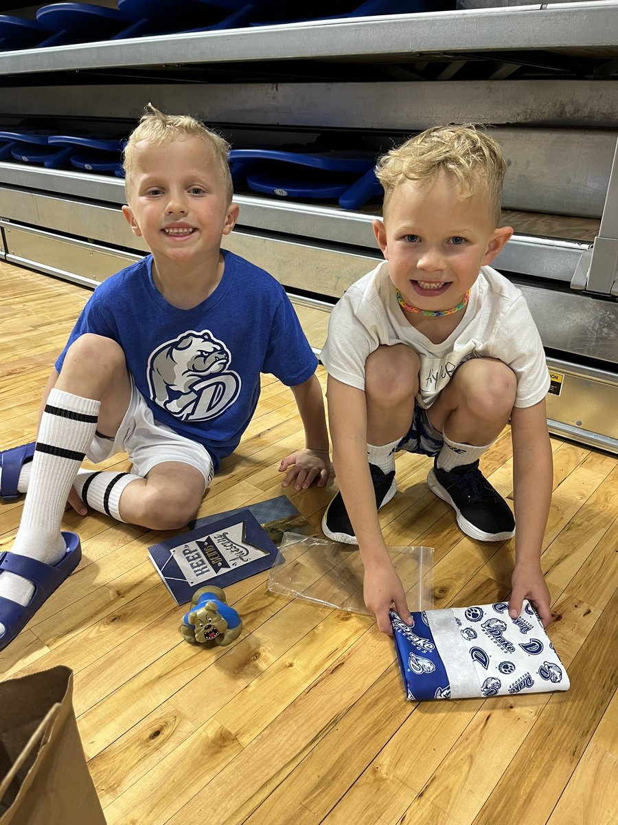 DrakeFanTarren's tweet image. What an awesome week at @DrakeBulldogsMB camp! My K-2 team won the tournament today (great teamwork)! 🏅 I had such a great time meeting new teammates, coaches, and making new friends. See you at the Knapp soon! 🐶