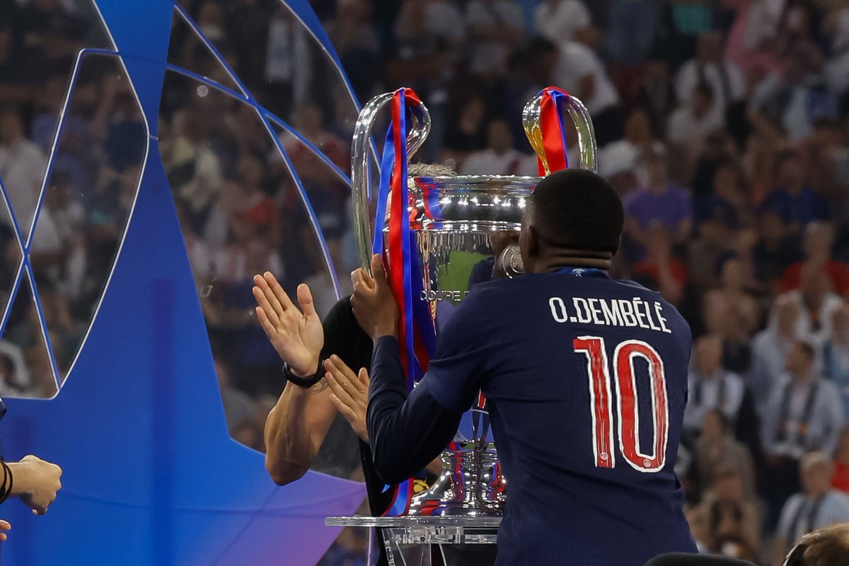 lnstantFoot's tweet image. Tout se passera comme prévu, ne vous inquiétez pas... c'est du tout droit. 😌 #DembéléBallonDor 🌕

Ici, on reste lucide. 🙂‍↔️✨