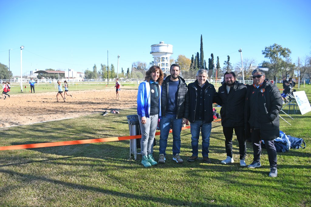 El tranvia (@eltranviaradio) on Twitter photo Con más de 2.200 inscriptos se está desarrollando la etapa local de los Juegos Bonaerenses 2025 <a href="/BritosGuillermo/">Guillermo Britos</a> <a href="/SabellaMarcela/">Marcela Sabella</a> <a href="/EzequielPinotti/">Ezequiel Pinotti</a> facebook.com/share/p/16EaRo… Con más de 2.200 inscriptos se está desarrollando la etapa local de los Juegos Bonaerenses 2025 <a href="/BritosGuillermo/">Guillermo Britos</a> <a href="/SabellaMarcela/">Marcela Sabella</a> <a href="/EzequielPinotti/">Ezequiel Pinotti</a> facebook.com/share/p/16EaRo…