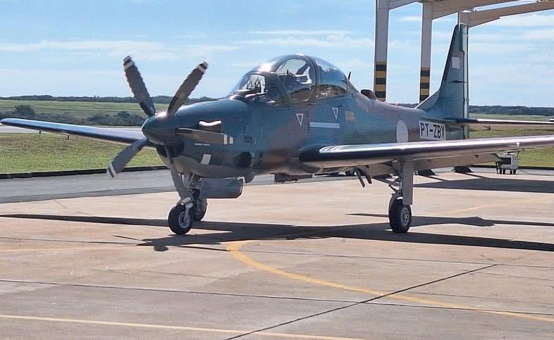 edugimenez93's tweet photo. 👉 Son seis aviones adquiridos.
👉 Costo: USD 105 mill, financiado vía préstamo del BNDES de Brasil. 
👉 Serán utilizados para la vigilancia y control del espacio aéreo pyo, lucha contra el narcotráfico y crimen organizado. 
👉 El acuerdo incluye entrenamiento y soporte técnico. https://t.co/U9VTN4kdW2