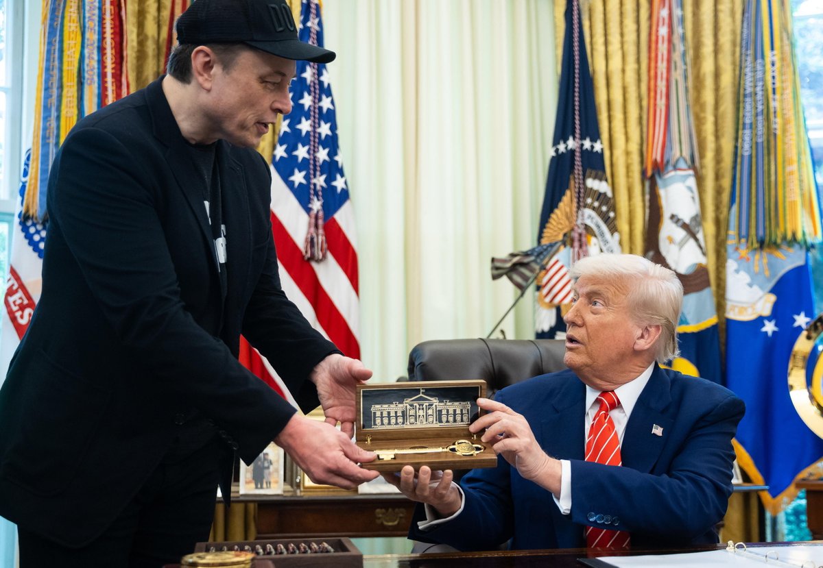 Trump: "Elon è impazzito". E Musk: "Sì all'impeachment". Il tycoon: "Stop ai contratti". Il miliardario: "Donald nei file di Epstein non resi pubblici" #ANSA ansa.it/sito/notizie/m…