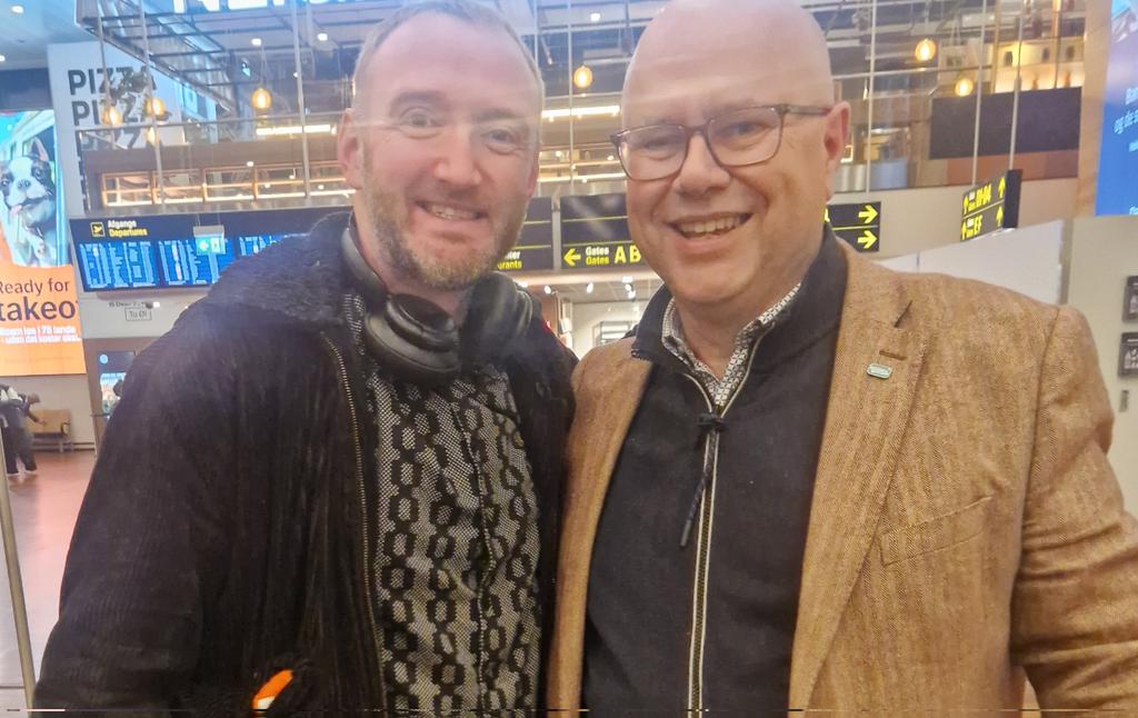 I wasn't expecting to bump into DJ Próvaí 🇮🇪 and his fellow <a href="/KNEECAPCEOL/">KNEECAP</a> musicians today, but I'm glad I did. Bhí said ag baint sult as craic mór. What they're doing for  🇵🇸 is remarkable. True solidarity. 👏👏👏 #FreePalestine