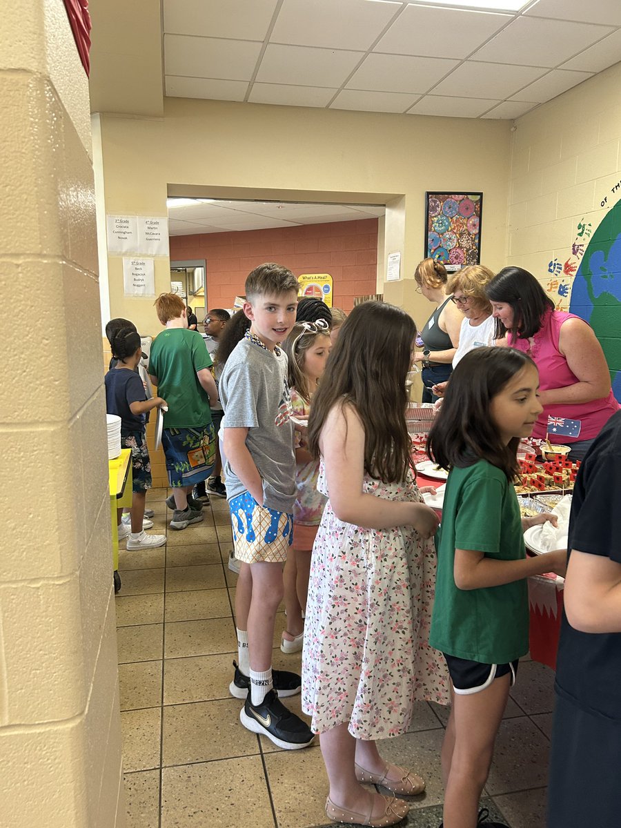 BlessingMahopac's tweet photo. π Celebrating an awesome day with Hudson at the 3rd Grade International Picnic! ππ§‘π€ So much fun, food, and friendship! #InternationalPicnic #3rdGradeFun @GoMESDukes https://t.co/k5CSET2l27