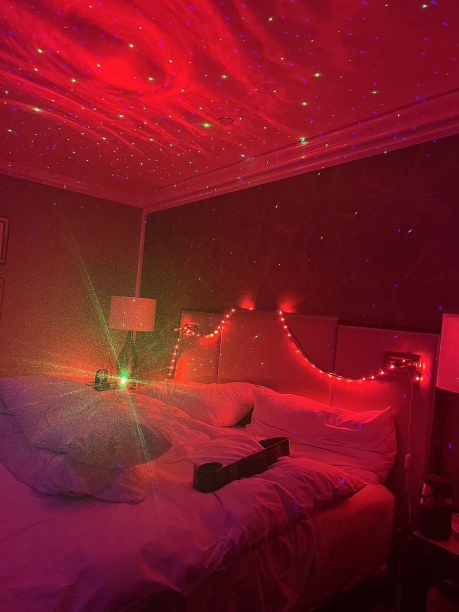 Overnights with me are an escape into a starry universe 💫