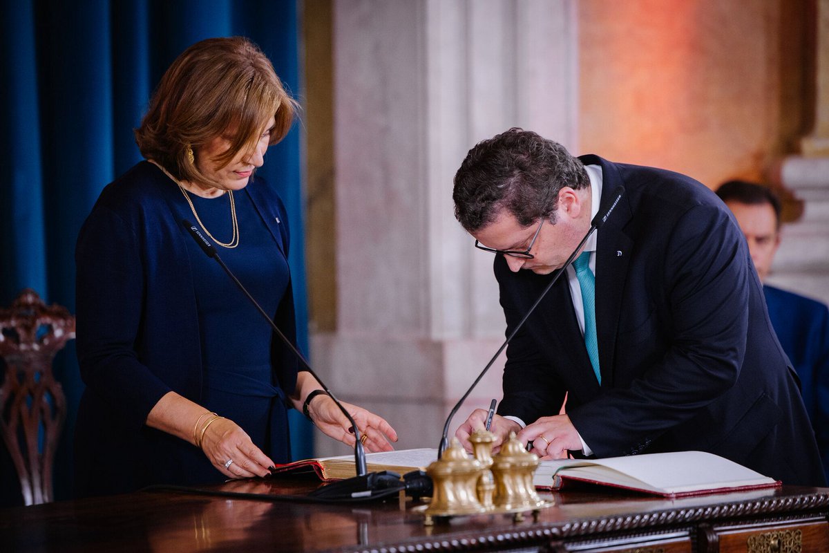 Hoje tomei posse como Ministro de Estado e das Finanças no XXV Governo Constitucional de Portugal.
Agradeço a confiança que me foi renovada para continuar a liderar esta pasta num momento crucial para o futuro do país.