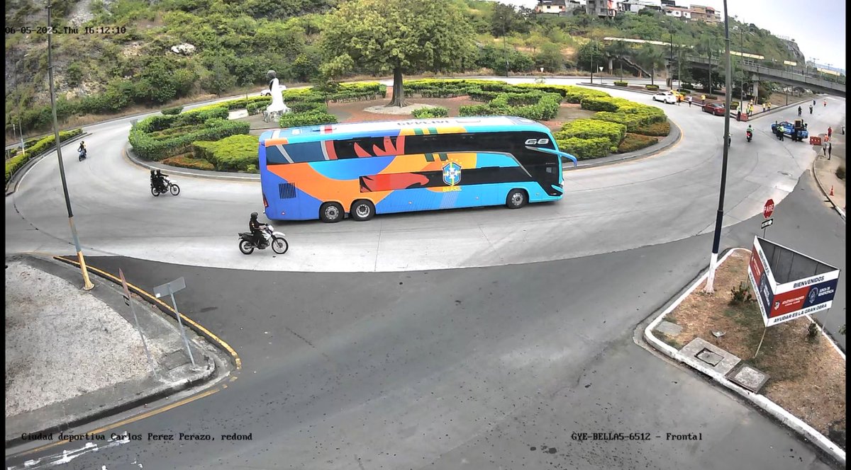 🧵

🚨⚽ Desde el Centro Operativo de #SeguraEP, brindamos apoyo estratégico a la <a href="/PoliciaEcuador/">Policía Ecuador</a> en el monitoreo de los vehículos oficiales que transportan a las selecciones de Ecuador 🇪🇨 y Brasil 🇧🇷. 

⤵️