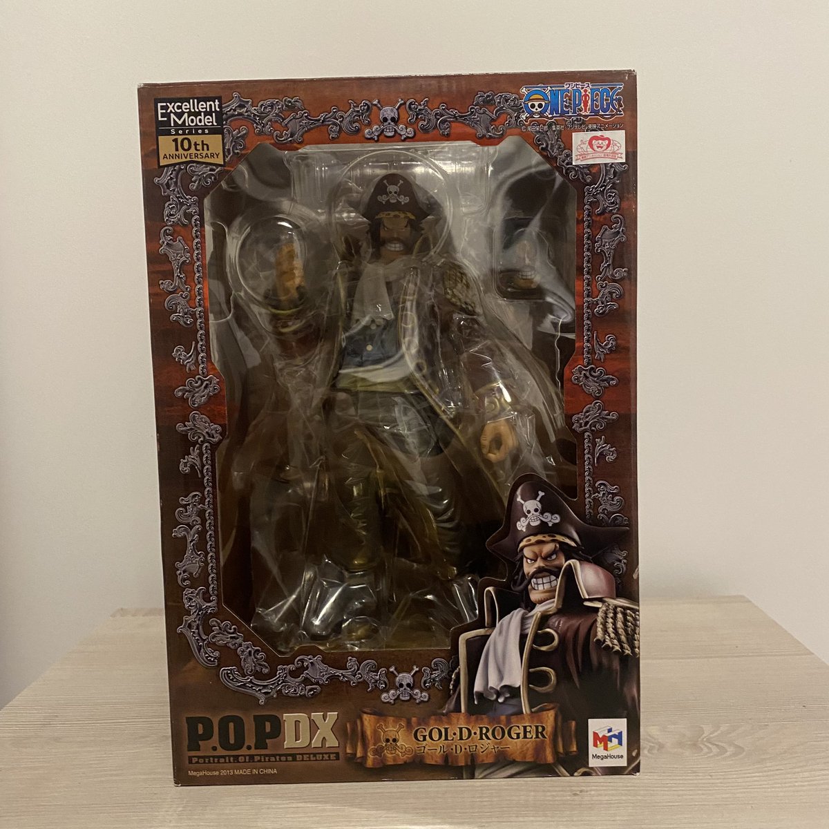 Compré una figura de Luffy por una pagina japonesa a trece dólares y me llegó una de Gold D. Roger en escala 1/8 exclusiva del decimo aniversario de One Piece valuada en 150 dólares...

Dale, muchas gracias, supongo (?)