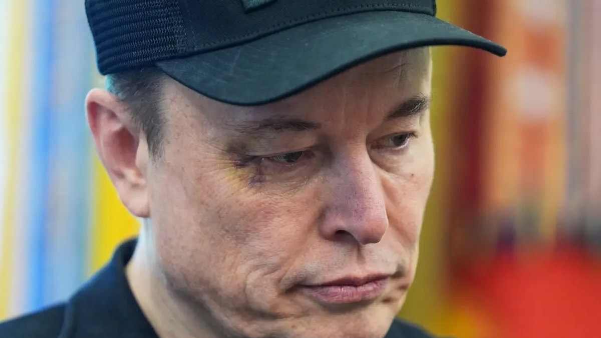 Tom4theright's tweet photo. @elonmusk They got Elon... No one flips this hard, this fast. https://t.co/YtGFz6Udcn