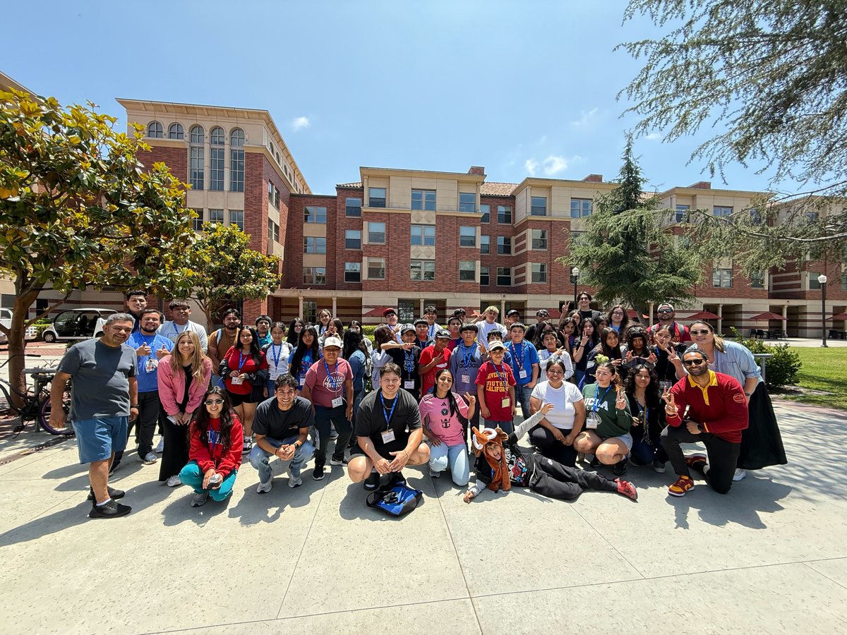 USCRaceEquity's tweet image. An inspiring week with Youth 2 Leaders for our Write to Thrive program! 🎉 Middle schoolers from Kern County came to USC to write, lead, and get a taste of college life. Grateful to be part of their journey. 💫
Can’t wait for round two with our high school crew! ✍️📚