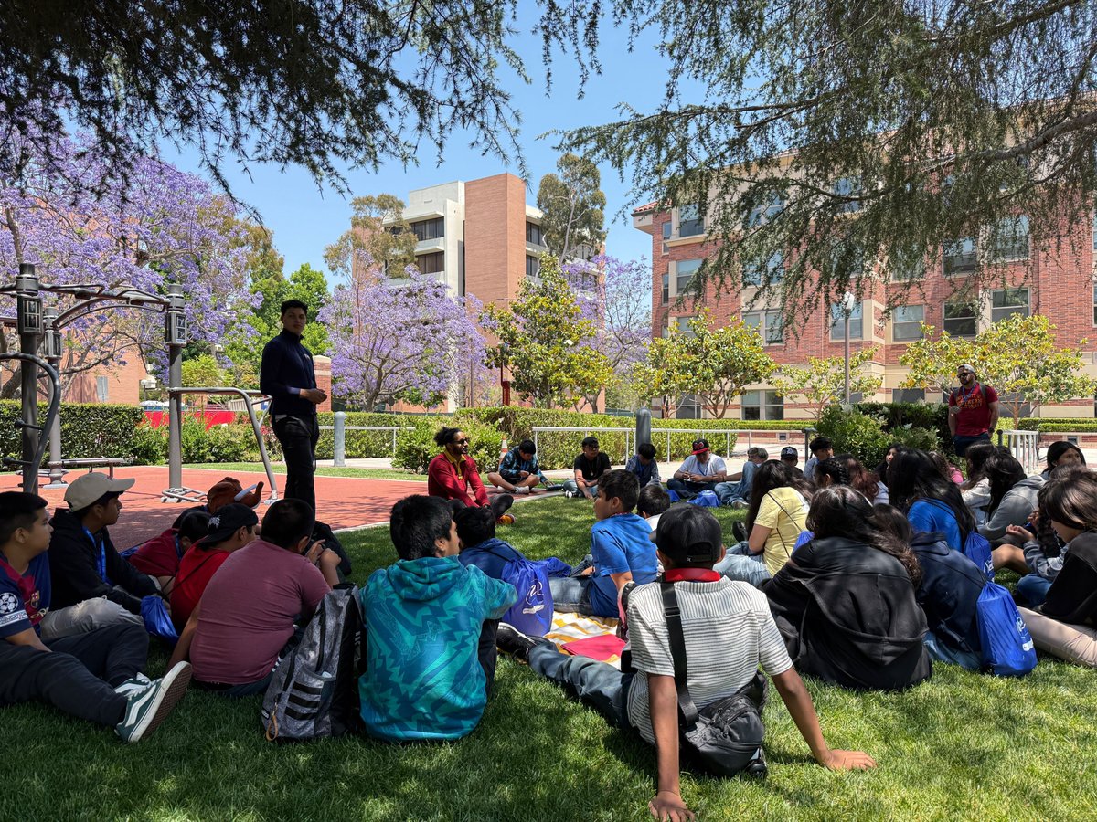 USCRaceEquity's tweet image. An inspiring week with Youth 2 Leaders for our Write to Thrive program! 🎉 Middle schoolers from Kern County came to USC to write, lead, and get a taste of college life. Grateful to be part of their journey. 💫
Can’t wait for round two with our high school crew! ✍️📚