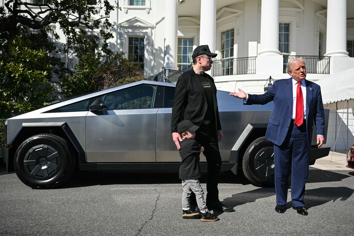 Há menos de 3 meses, Trump transformou a Casa Branca num stand da Tesla.
Hoje Musk disse que Trump é pedófilo.
Ainda não parei de rir.