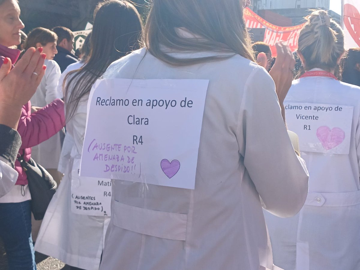 ¿Sabes porque los trabajadores del Garrahan hoy marcharon con un cartel con un nombre? Porque la nueva es amenazar con despedir a 300 Residentes que trabajan para salvar la vida de miles de niñas y niños. Brutal!