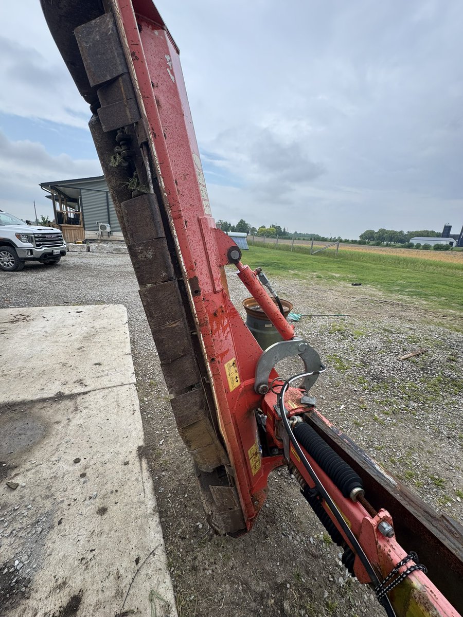 FORSALE 5500 OBO could use a little TLC on the front shield but other then that it runs and cuts great. New belts and bearings in flail drum. 

RT appreciated thanks! 

Located in Jarvis ON