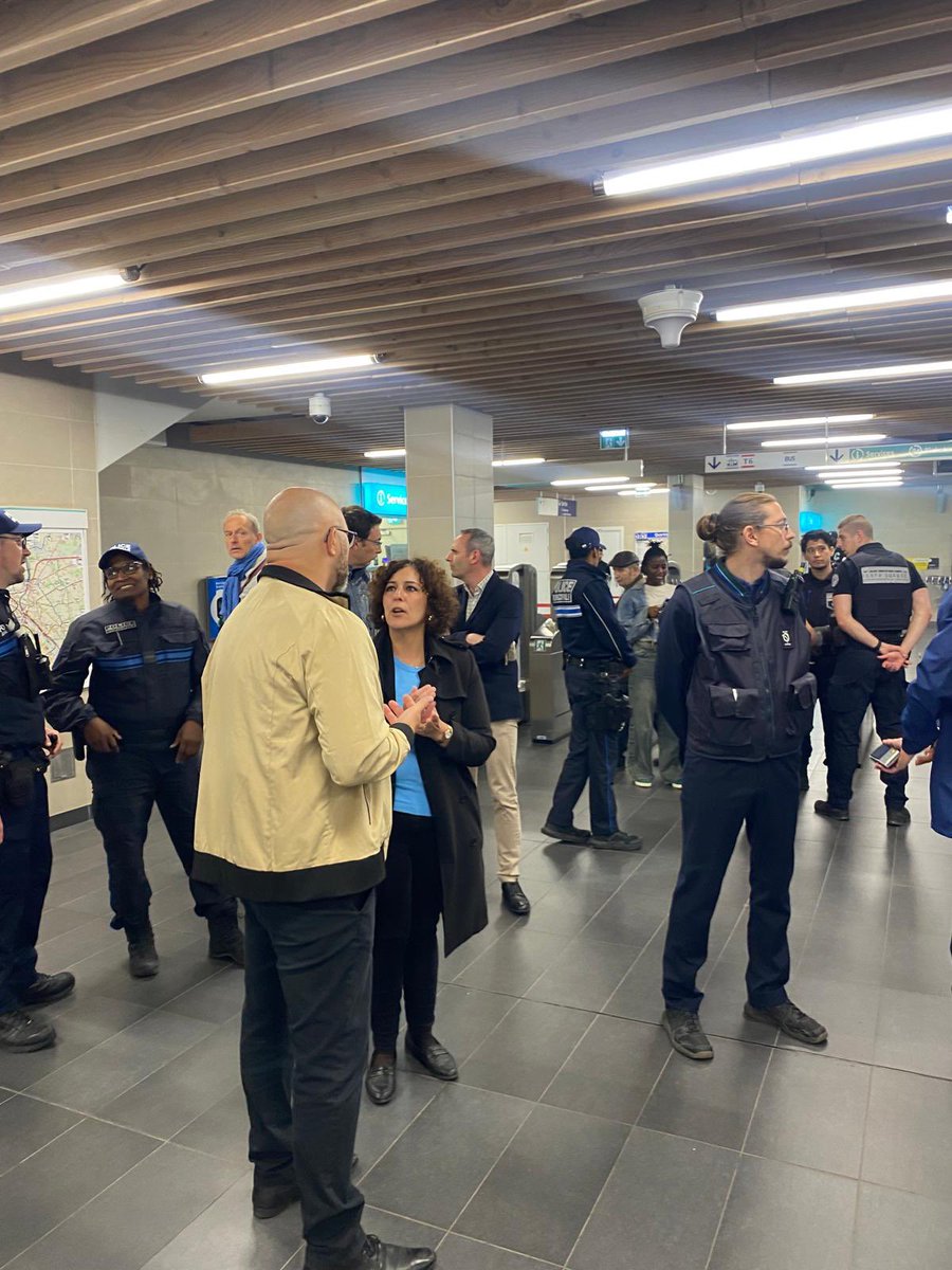 🇫🇷 Accueil républicain de madame la Présidente de Région #IleDeFrance <a href="/vpecresse/">Valérie Pécresse</a> au terminus de la #Ligne13 et du #T6 pour une opération de sécurité et de coordination des différentes forces de police 1/2