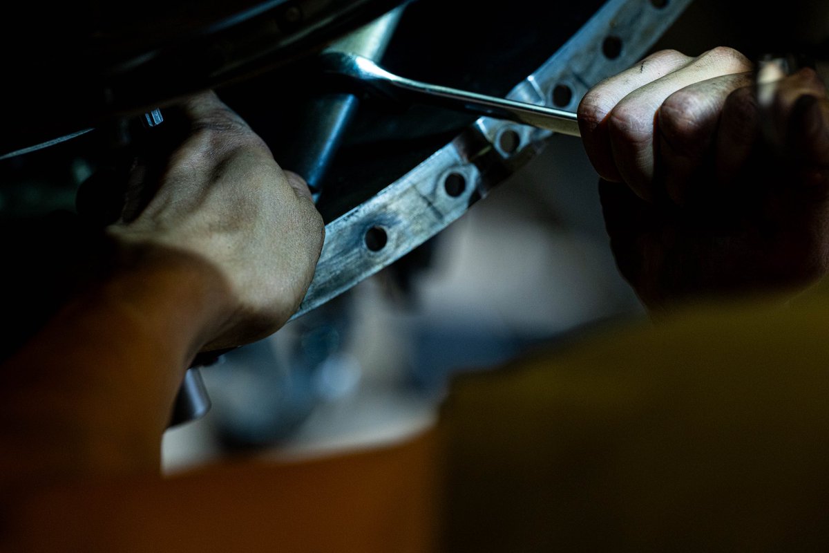 Whiteman_AFB's tweet image. U.S. Airmen assigned to the 509th MXS perform maintenance during a B-2 Spirit phase inspection at Whiteman AFB, Mo., June 4. The B-2 goes through a phase inspection every 1,000 flight hours, where crew chiefs scrutinize the aircraft to ensure each component meets standards.