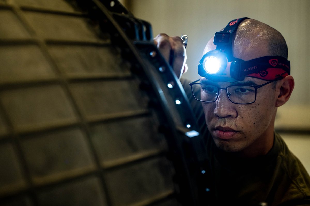 Whiteman_AFB's tweet image. U.S. Airmen assigned to the 509th MXS perform maintenance during a B-2 Spirit phase inspection at Whiteman AFB, Mo., June 4. The B-2 goes through a phase inspection every 1,000 flight hours, where crew chiefs scrutinize the aircraft to ensure each component meets standards.