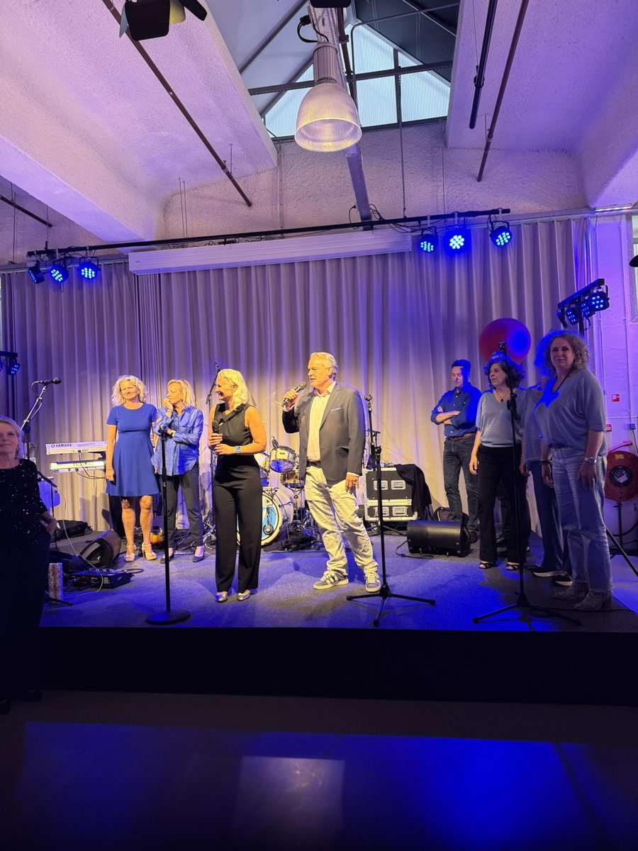 fatmaaktas7's tweet photo. Van harte gefeliciteerd, Hadoks, met 85 jaar zorg van hoge kwaliteit!
Als lid van de CAR kijk ik met trots naar de bijzondere bijdrage die Hadoks al sinds 1940 levert aan de huisartsenzorg in de regio Den Haag👏👏👏 https://t.co/ghuPPOYa0v