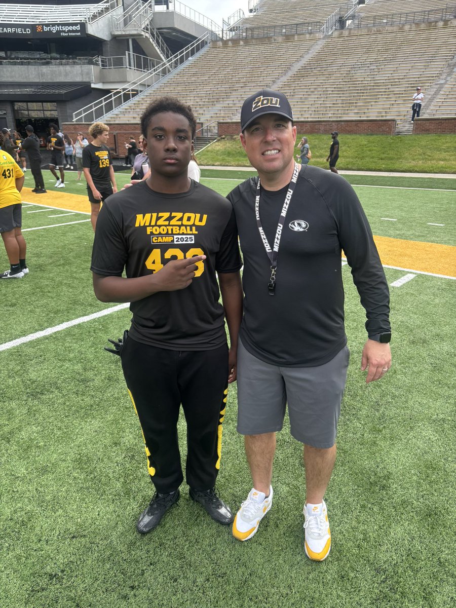 d1_eliii's tweet image. Thank you guys for the opportunity to compete &amp;amp; get better‼️🐅 @coach_lope  @CoachDrinkwitz @MizzouFootball 

@bench424nmore  @PrepRedzoneWI  @OJW_Scouting @MaxPreps  @StCatsFootball @TroyCollier_II  @MJ_NFLDraft @s_mcauliffe @CoachKJakubisin
