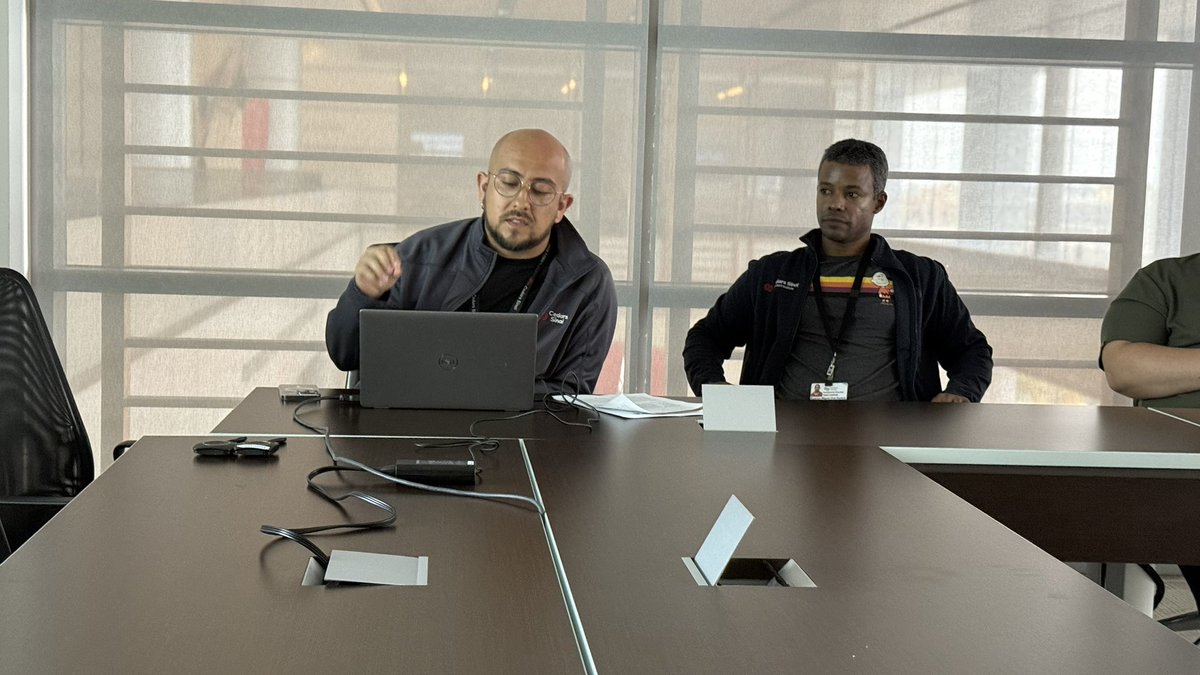 MarbanLab's tweet image. Today in #journalclub, @joshuagoco discussed #HSCs from #lung, Rodrigo dos Santos chose a paper on #Nachannel #genetherapy (?able), and @JoshuaGoldhaber gave a sneak preview of his in-press ms on pH-insensitive #NCX. Something for everyone!