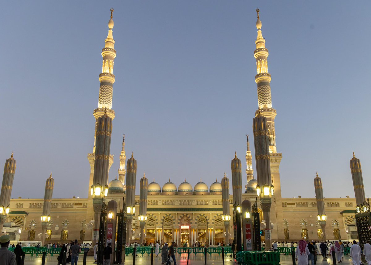 التبكير في القدوم إلى #المسجد_النبوي يُعين على أداء العبادة براحة وطمأنينة، ويُسهم في انسيابية الدخول وتنظيم الحشود.