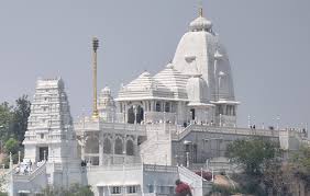 HassanSiddiqei's tweet image. #HistoricalPlace :- #Hyderabad.

#UNESCO World Heritage City.

Birla Mandir in Hyderabad, dedicated to Lord Venkateswara, was built by the Birla Foundation and inaugurated in 1976.
The construction took nearly a decade and was consecrated by Swami Ranganathananda of Ramakrishna