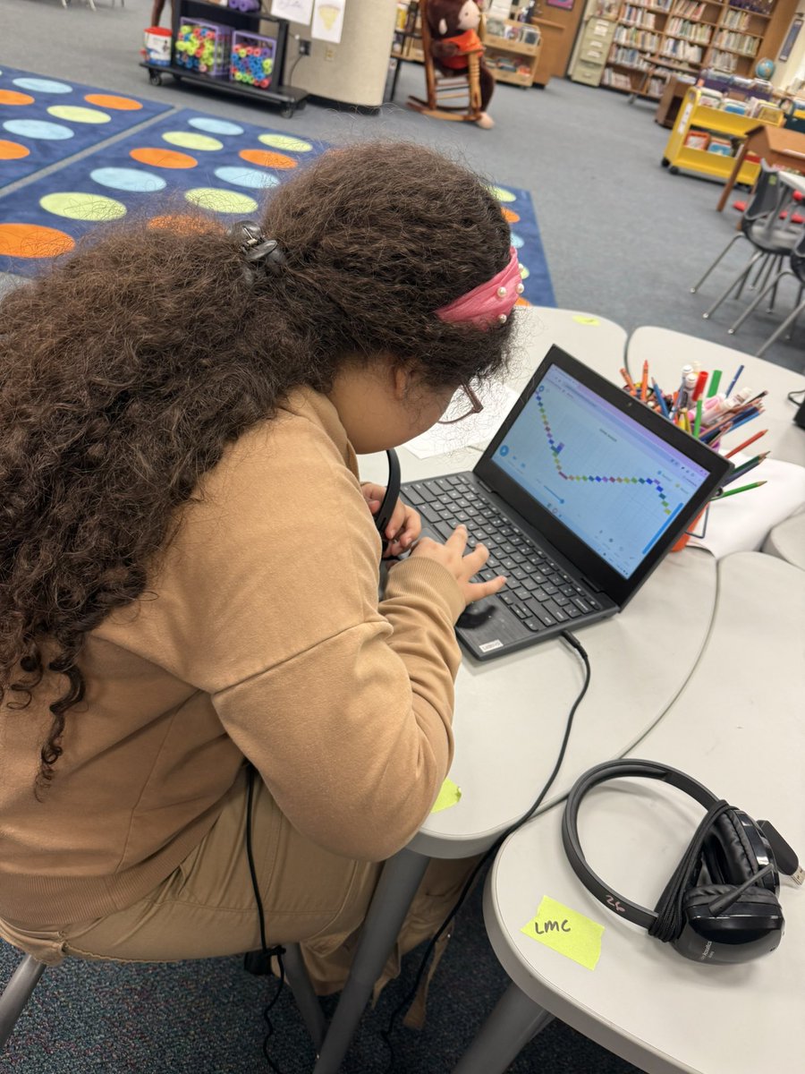locdinlibrarian's tweet photo. Week One of our Summer World Tour is finished! From keeping rhythm by desk drumming to creating our own songs w/ Chrome Music Lab we had a blast! 💥 #CarrollSWT #AldineSWT @aldinelibraries https://t.co/SrIzAFj41G