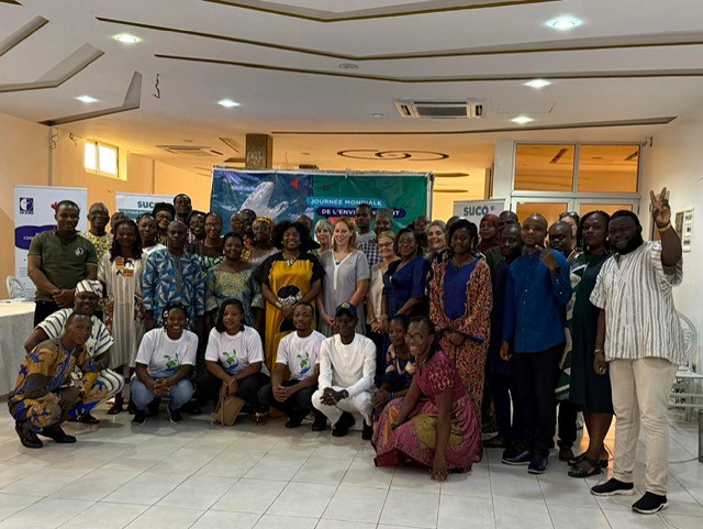 CanadaauBenin's tweet image. Ce 5 juin @CanadaauBenin a pris part à un atelier de sensibilisation sur les déchets plastiques &amp;amp; leur valorisation organisé par les organisations du Programme de coopérants volontaires @UPA_DI @SUCO_org #CECI Bénin #ProgrammeCLE @CusoIntl  #JournéeMondialeDeLEnvironnement #PCV