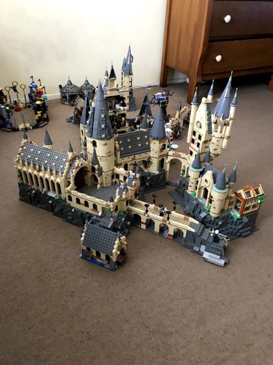 let’s build lego Hogwarts castle together